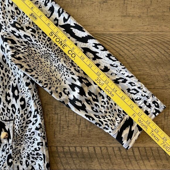 Chico's Zenergy Black and White Animal Print‎ Hooded Jacket - 8 - Picture 8 of 11